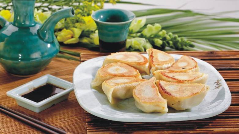 猪肉锅贴 Pan-Fried Pork Dumplings (8 pcs)